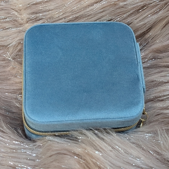 🆕Blue Velvet Jewelry Box - Picture 6 of 7